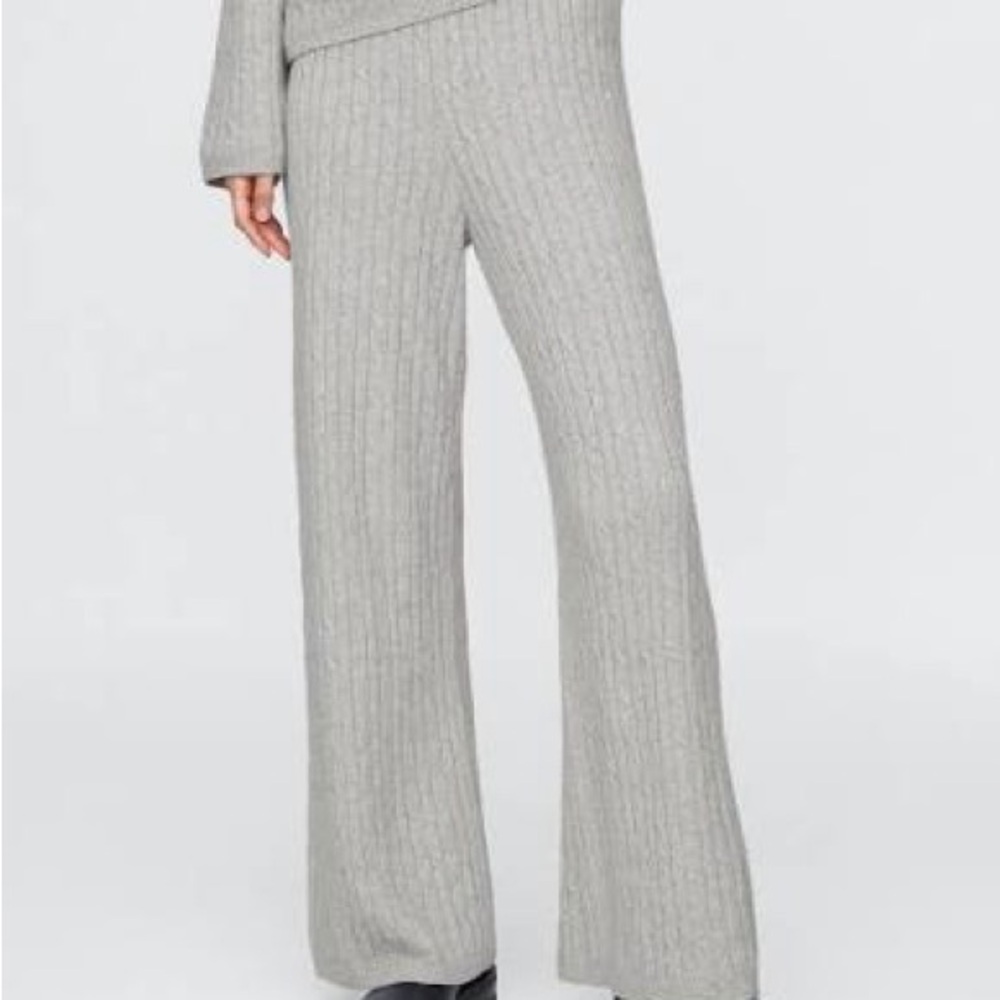 NWT GAP Women's Gray cable Knit Pants